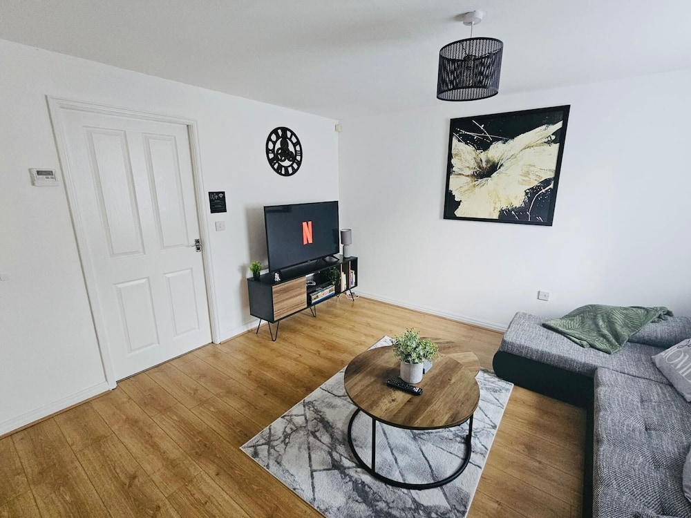 Stylish 3 Bed Home Parking City centre