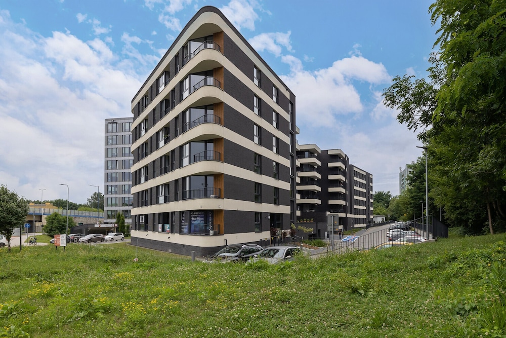 Modern Apartment With Parking by Renters view 5
