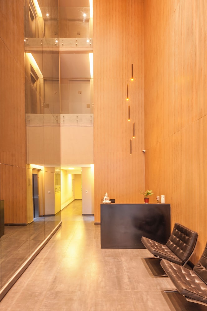 CloudBA Thames Soho Apartments - Image 4