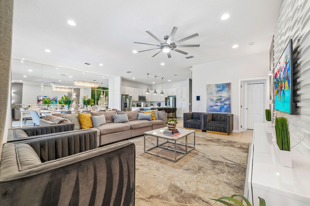 8005 Oak Shadow Ct