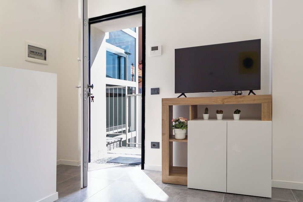 KHL apartments