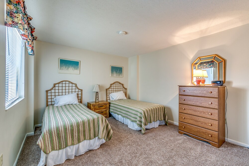 Crescent Sands on Crescent Beach by Condo-World