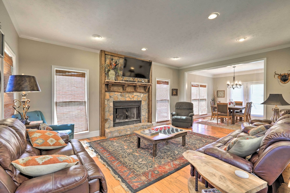 Pine Mountain Valley House w/ Pool & Grill! view 5