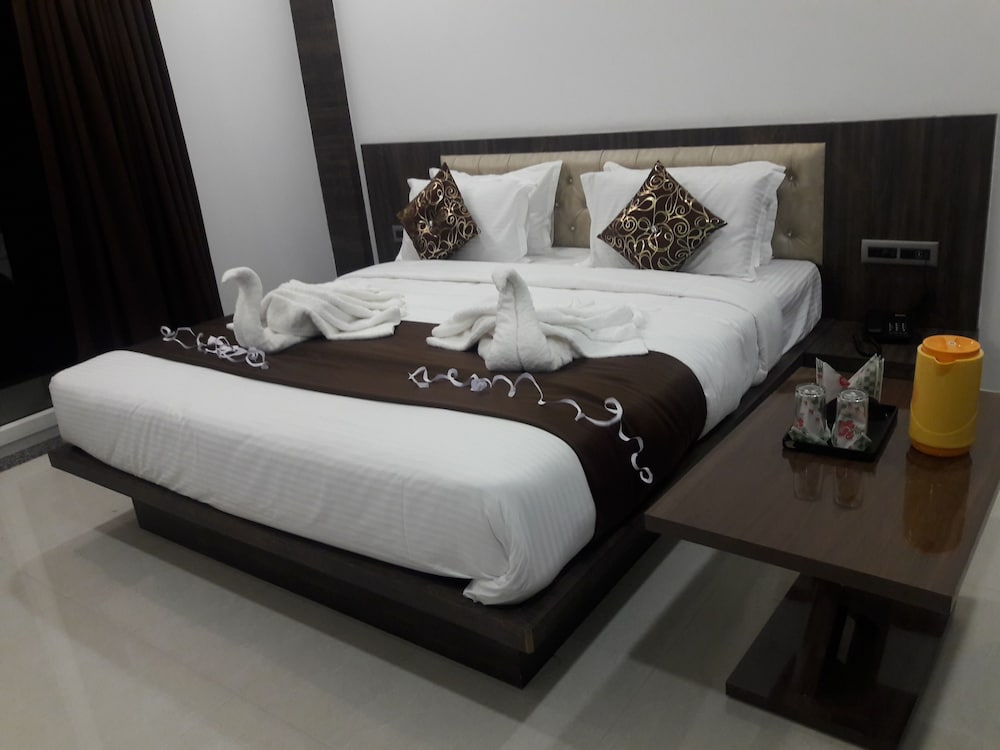 Tanishq Resort Nimbahera view 2