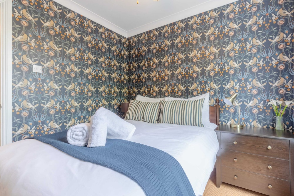 3 Bed House, Sleeps 8 - Near St Pancras
