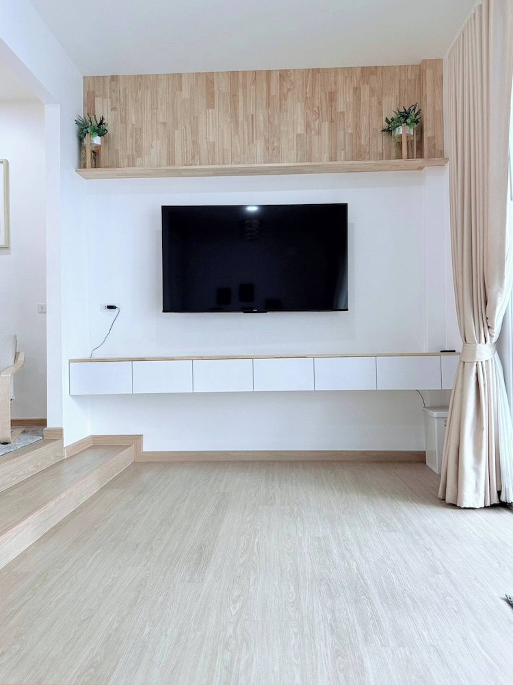 Minimalist Townhome Stay