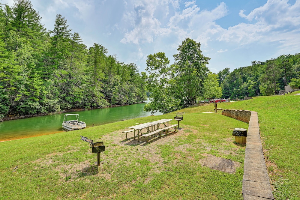 Pet-friendly Philpott Lake Cabin: Hiking & Boating