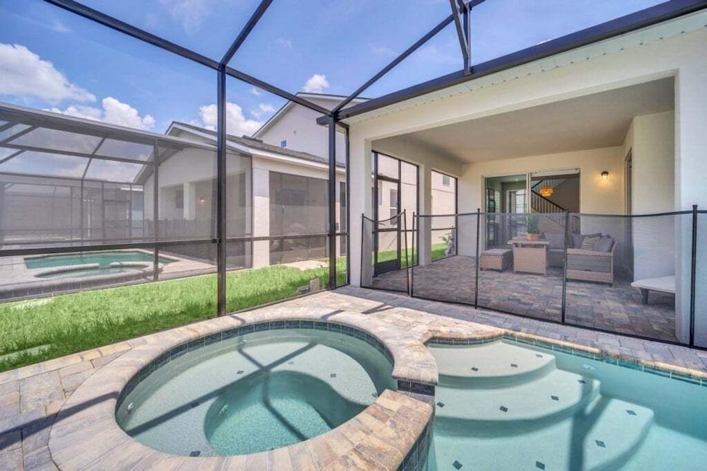 Movie Room, Pool, Theme Rooms Everything Included! 6 Bedroom Villa