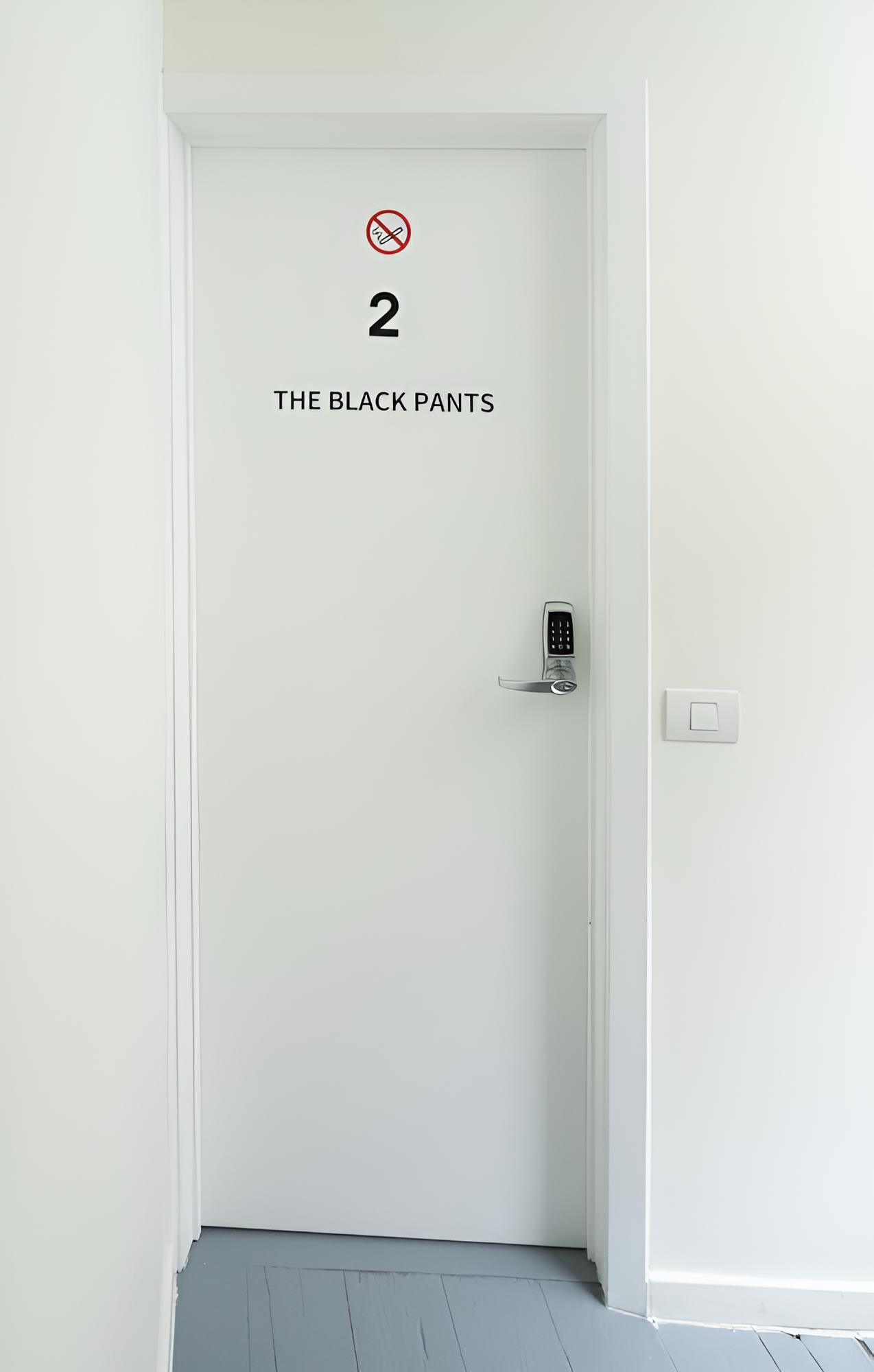 The Black Pants in Antwerp