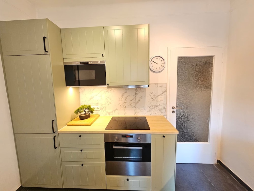 Ideal city stay 1BR near train station
