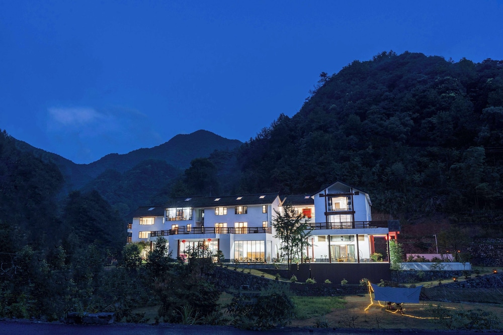 XiangLu YiMo Valley Retreat Guesthouse