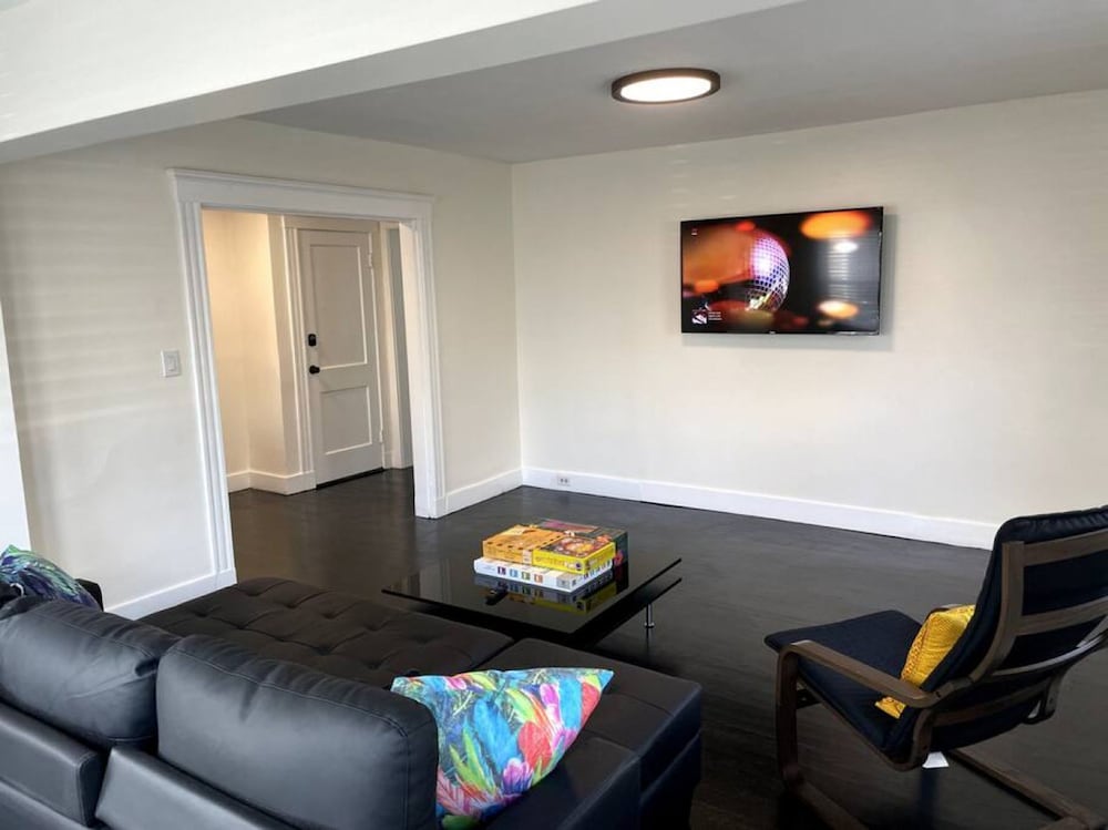 Modern Two Bedroom Condo - Near Boston