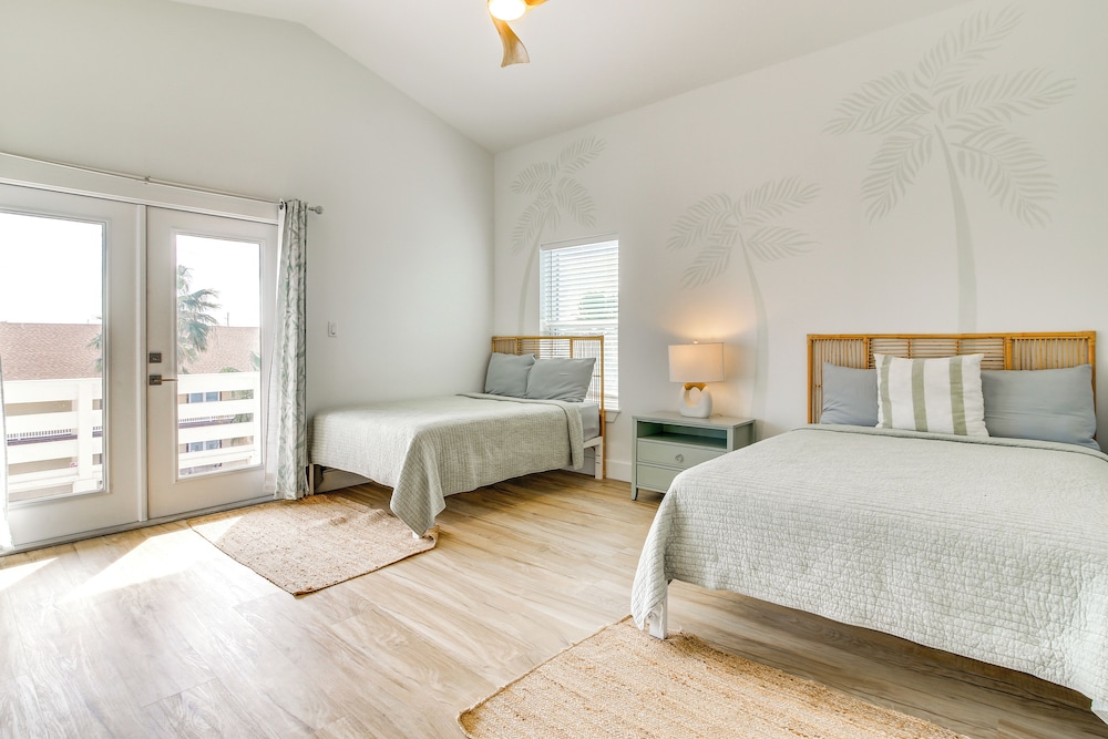 1 Block to Beach: South Padre Island Paradise!