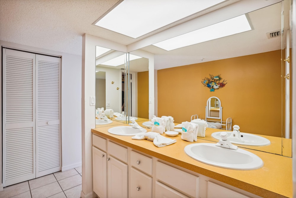 Ocean Sands 1-708