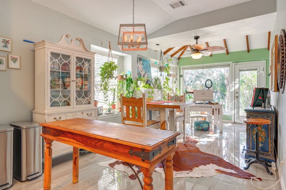 Dog-friendly Retreat w/ Yard, 22 Mi to Dtwn Austin