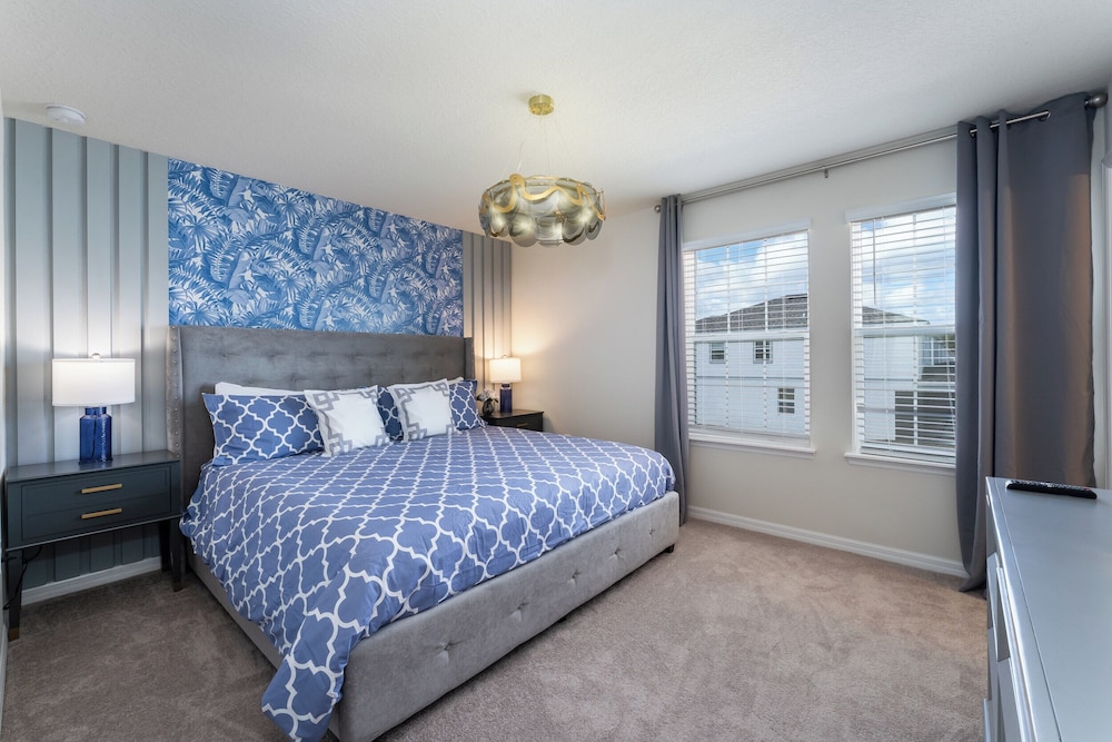 Amazing 8BR Villa by Disney Pool Theater