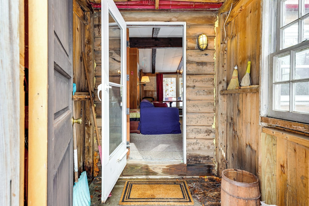 Hike, Ski & Unwind: Cabin w/ Deck in Chester!