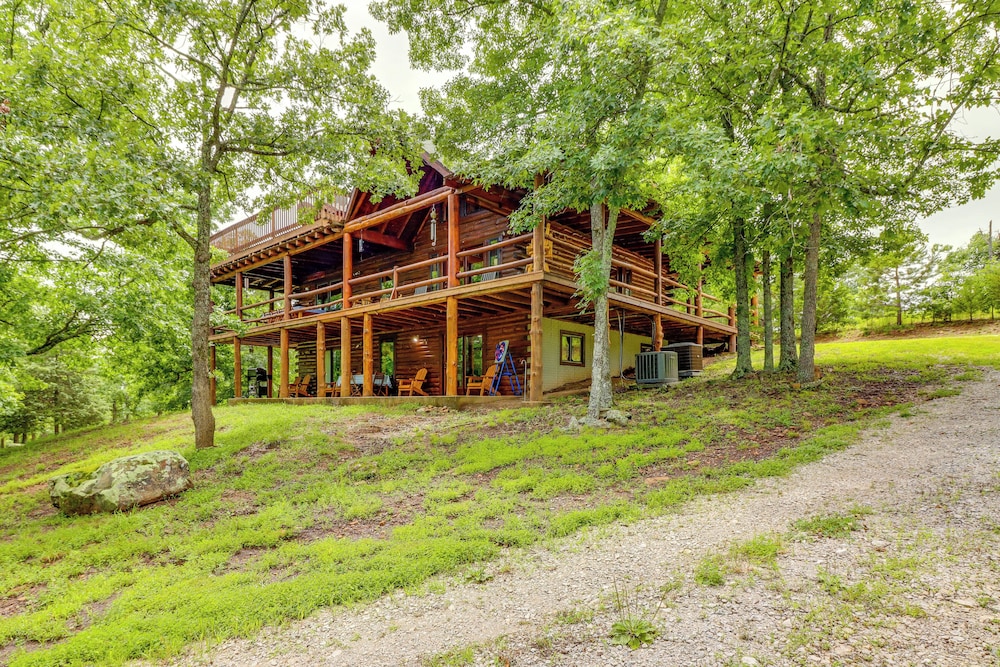 3,000 Sq Ft + Game Room: Ozarks Serenity Cabin!