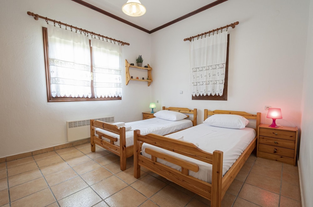 Linden House Left by Rentals Pro