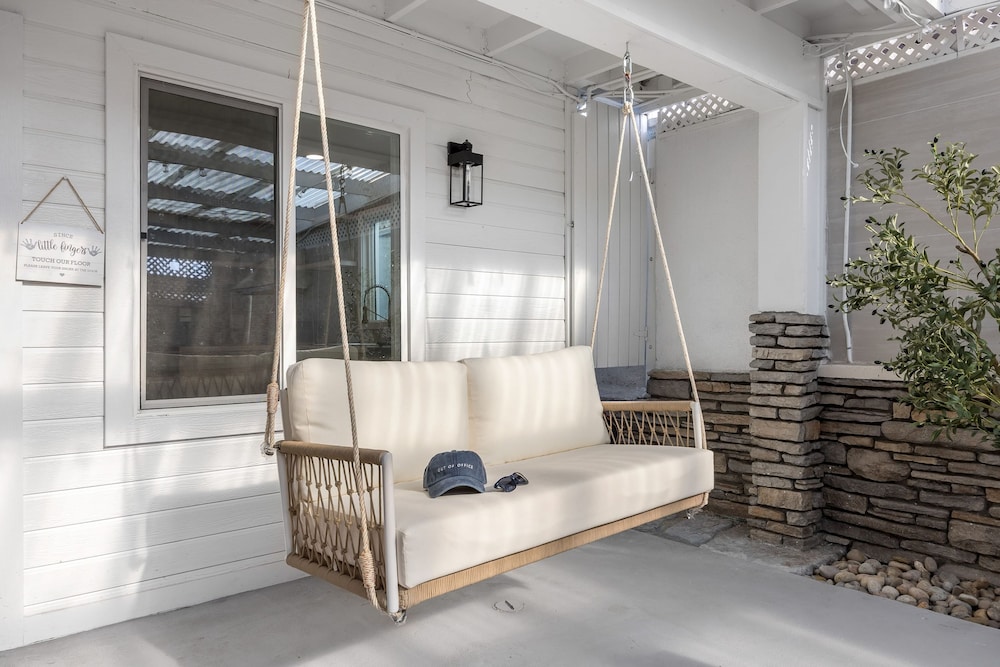 Steps to the Beach Firepit Patio Long-term Newport Beach Stay Coastal Cove