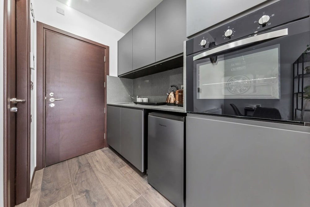 Modern Serviced Studio Flat Near Central London
