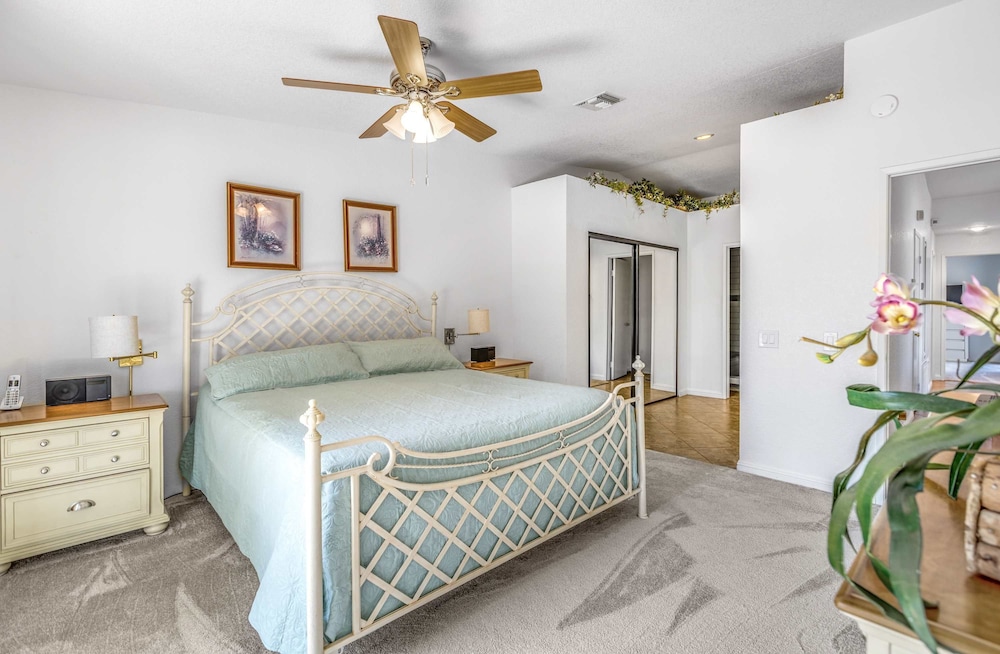 Stylish Condo With Panoramic View Community Pool