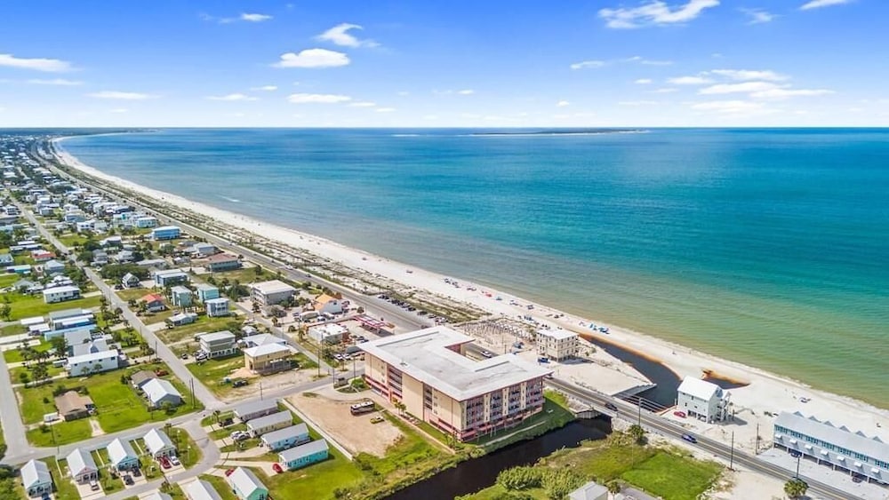 Paradise Shores 305
