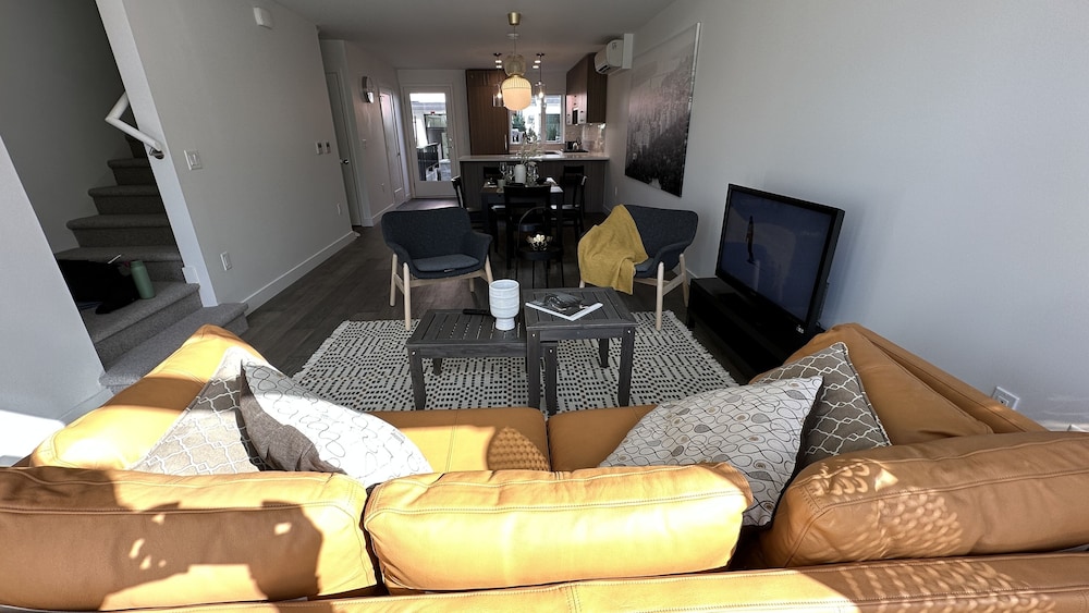 Vancouver Vacations - Ruby Red Cloud Homes Vancouver - Property Image 5