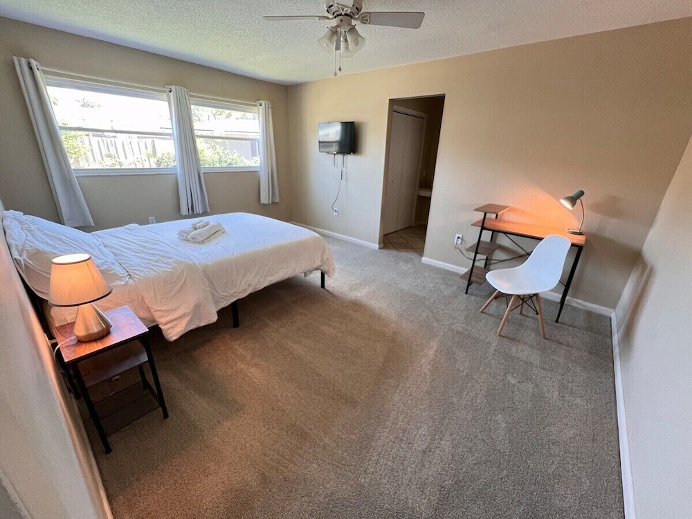 Charming Room Rentals in Southern Lakeland: Central & Cozy