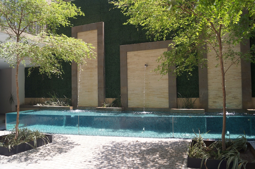 ROMANTIC ZONE ZENITH 1 BEDROOM