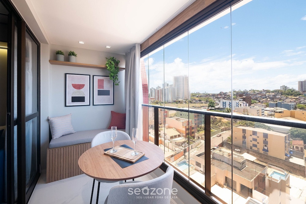 SMT - Building 750m From the Beach in Salvador