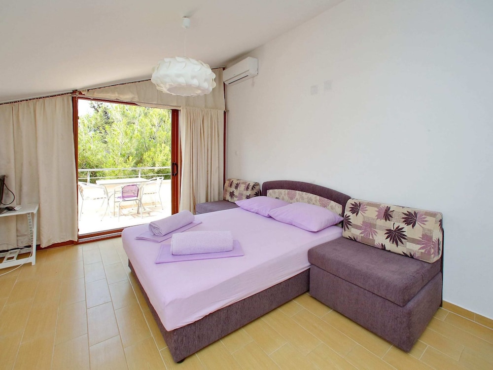 Fantastic Holiday Home With Amazing Garden, Private Pool, Directly on the Beach view 4
