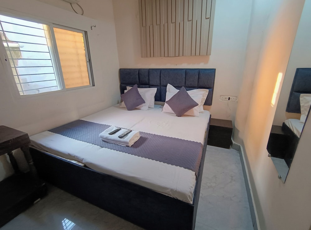 Shri Radha hotels