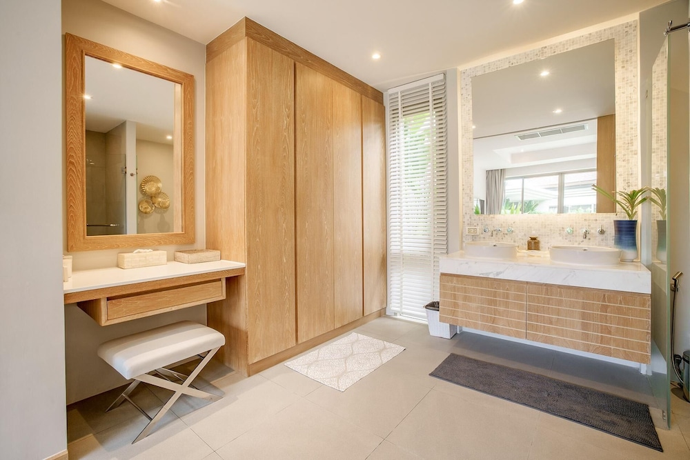 Stylish 3BR Pool Villa, Bang Tao + Airport Shuttle
