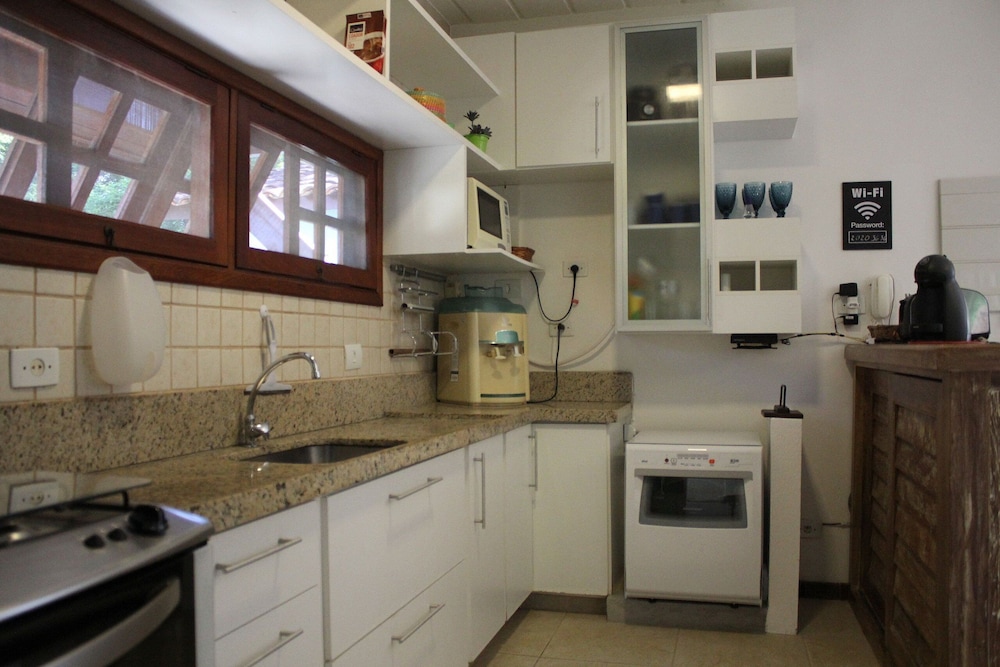 Bz10 Casa 4 suítes em condomínio clube