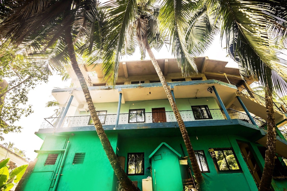 OYO 19176 Home River View 2BHK Siolim view 2
