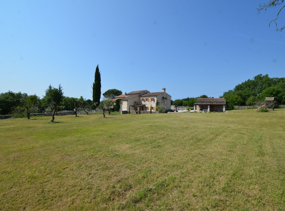 Majestic Rustical Kanfanar Villa With Pool