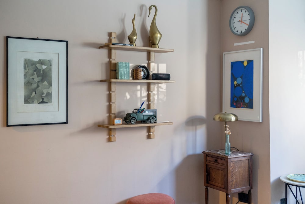 Charming Studio moments from Portobello