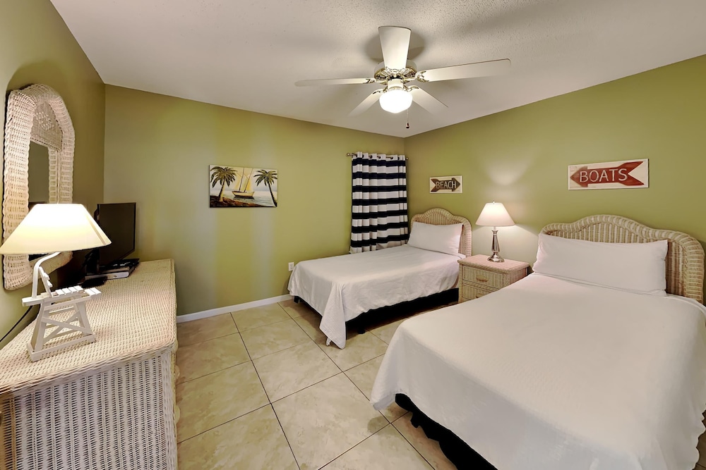 Emerald Towers West by Southern Vacation Rentals view 5