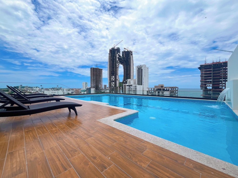 Makeva Condos - Near Malecon