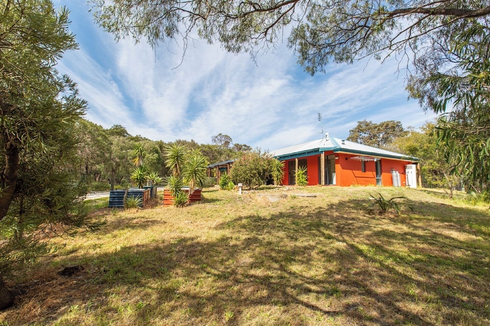 Relax and Unwind at Heavenly Hideaway