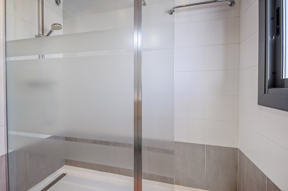 Centrally Heated Apt. in Roses