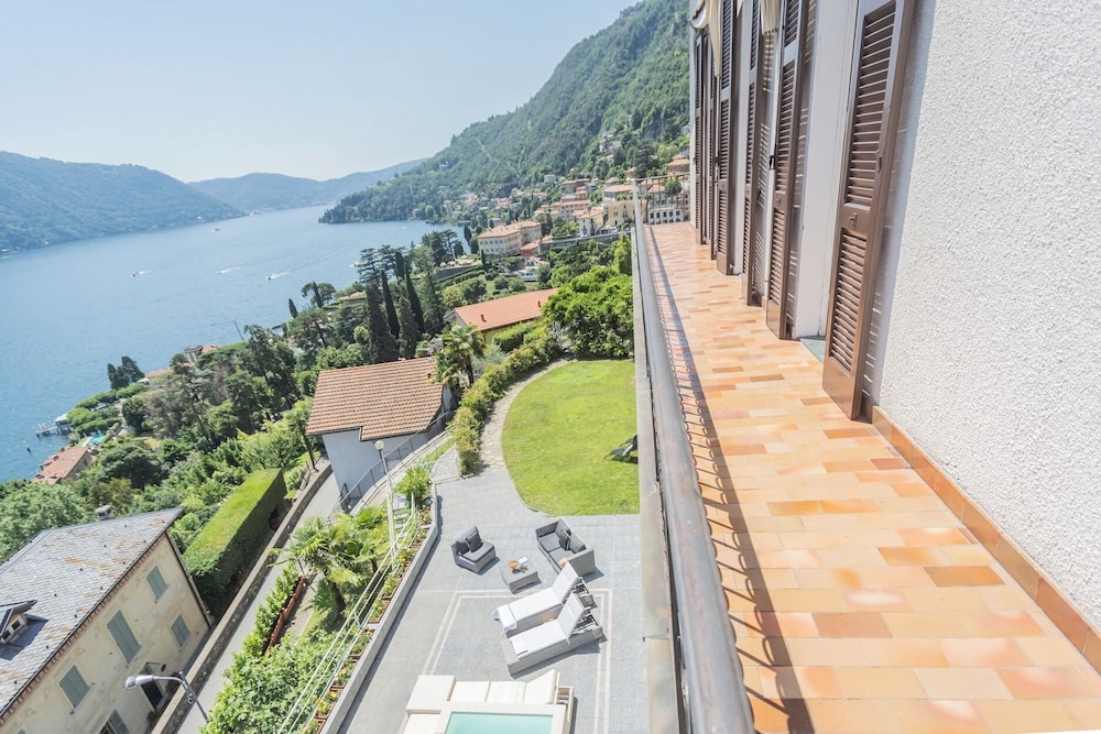 Villa Chiara Moltrasio With Private Garden by Rent all Como