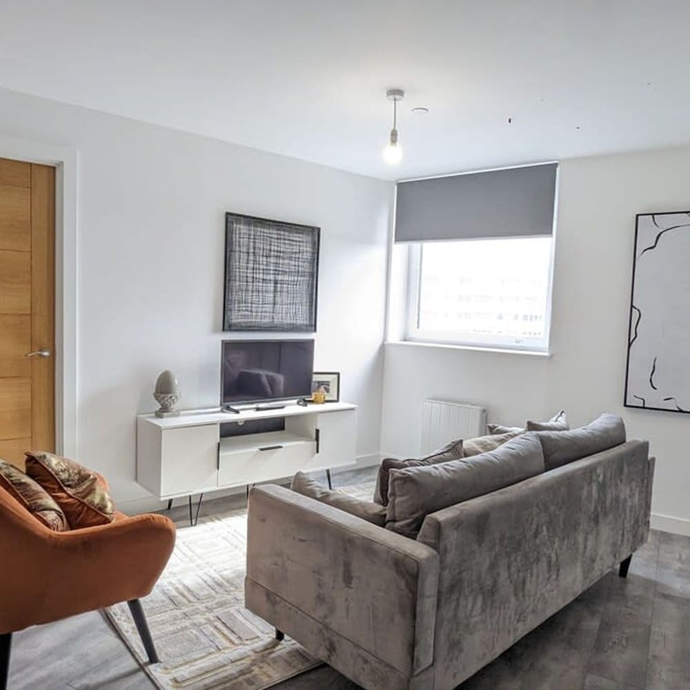 Modern 2 Bed Apt - 15 Mins to Birmingham Centre