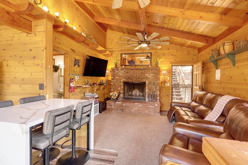 1 Mi to Skiing: Mtn-view Cabin in Big Bear Lake