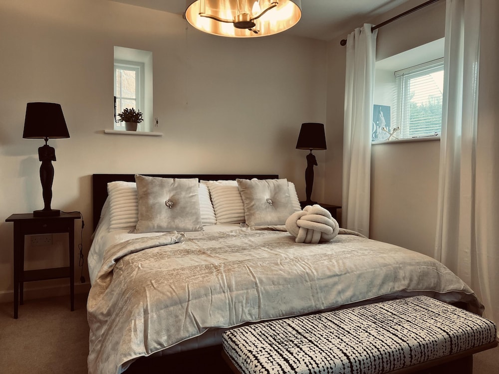 Immaculate 1-bed Cottage in Moreton in Marsh view 2