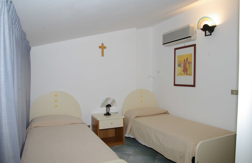 Spacious Apartment for 4 People in Residence view 5