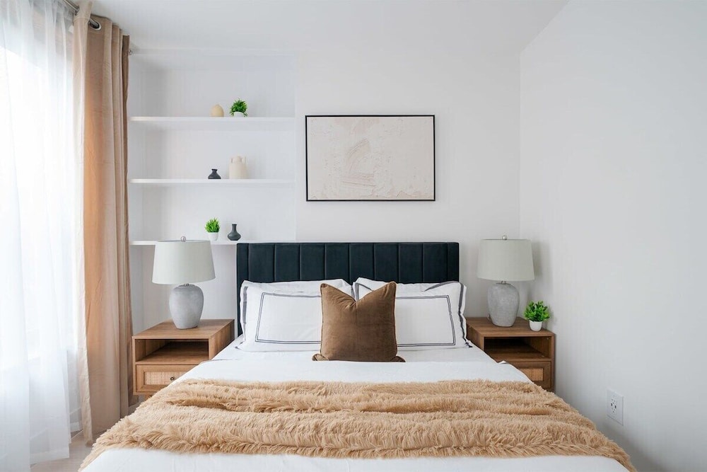 48 Midtown West Apt
