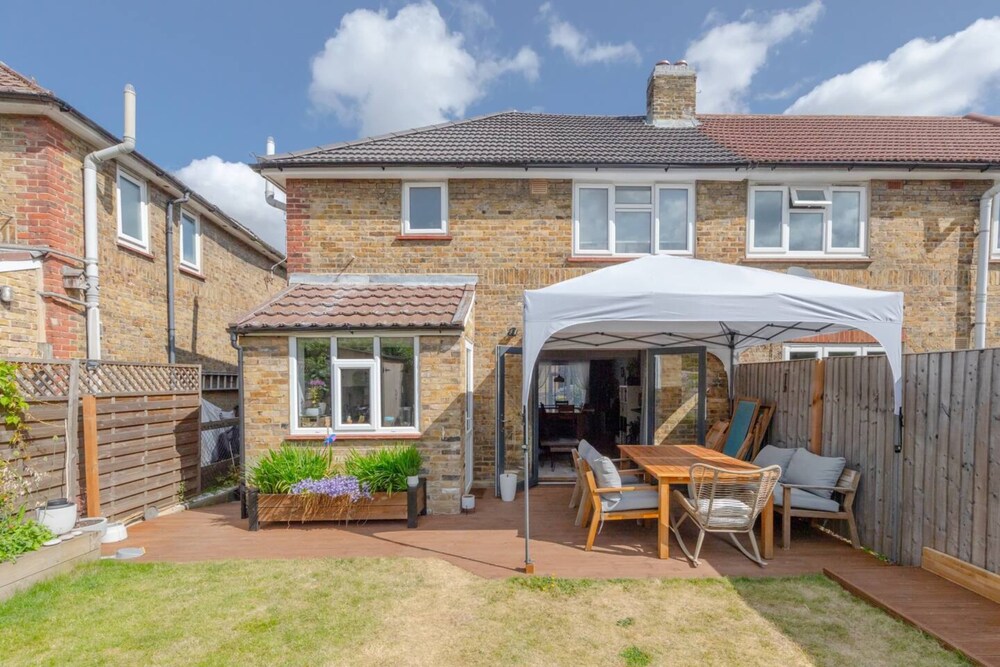 Modern & Spacious 3BD House - Canning Town