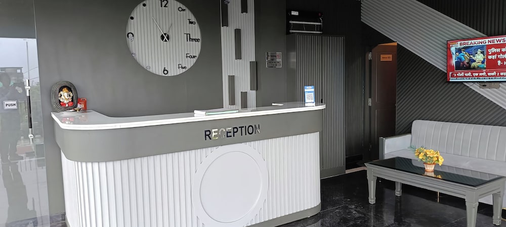 Lobby & Reception